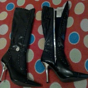 Black and sliver books